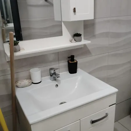 With Free Parking - Center Apartmán *