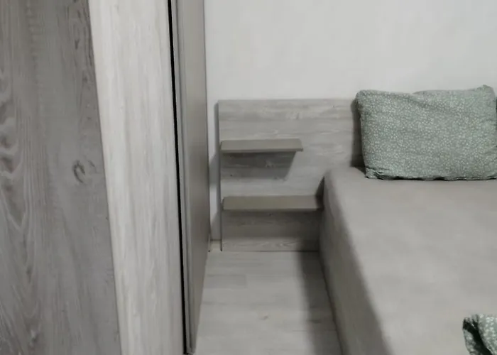 With Free Parking - Center *